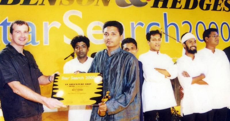 'Steeler' vocalist Masudul Haque Liton takes award in Benson and Hedges Star Search 2000 programme