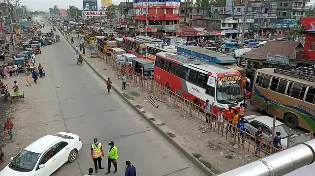 North-bound traffic on Friday afternoon jams the highway at Elenga while Dhaka-bound traffic remains sparse