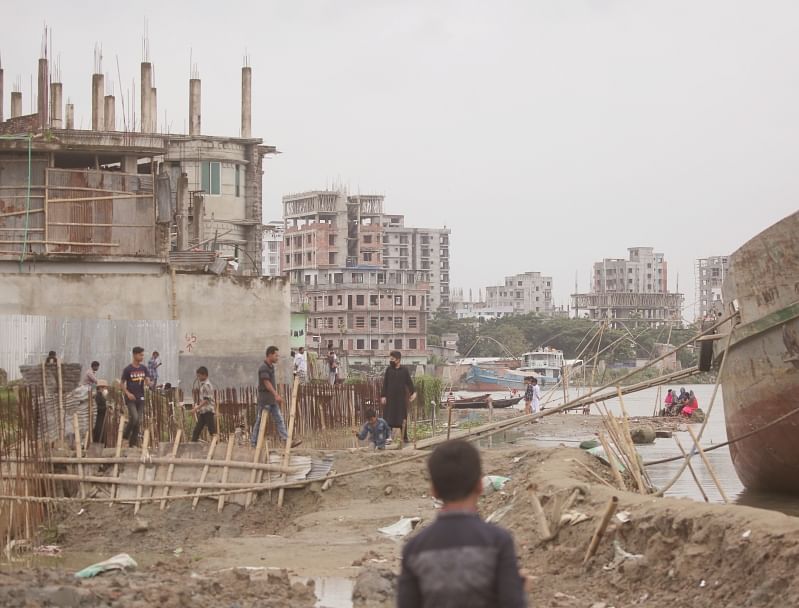 Unauthorised structures along Buriganga river