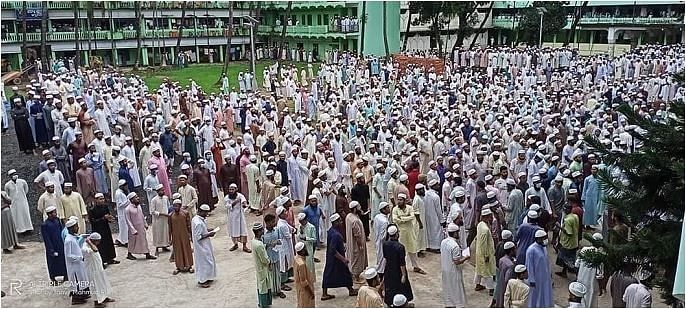 Protesting students of Hathazari madrasa in Chattogram