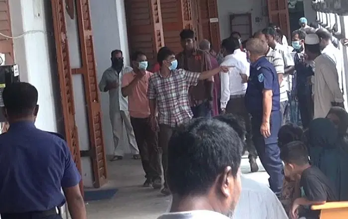 Notorious brothers of Faridpur, Barkat and Rubel, were brought to the court on Sunday for charges to be formed against them in arms cases