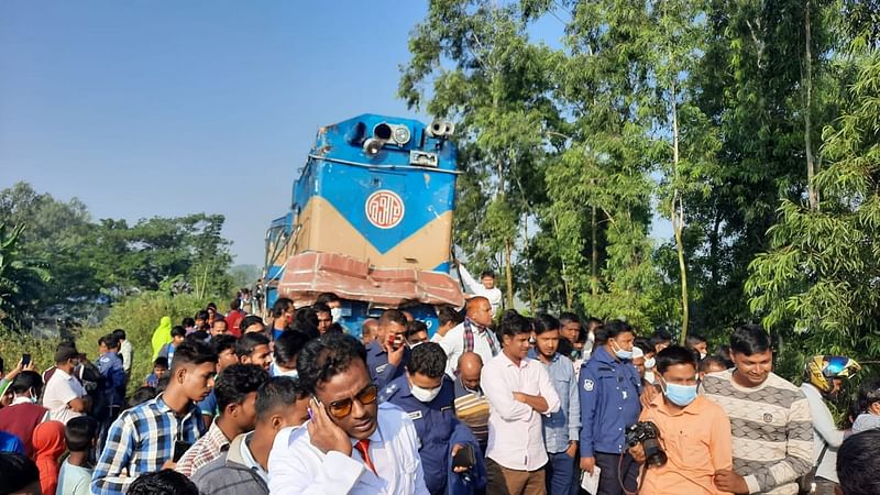 The bus got stuck with the train after the accident on 7 November 2020