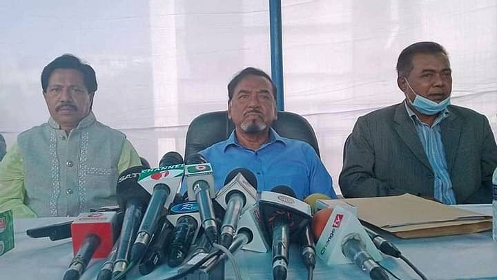 Major (retd) Hafiz Uddin Ahmed addressing a press briefing at his residence at Banani, Dhaka on 19 December 2020