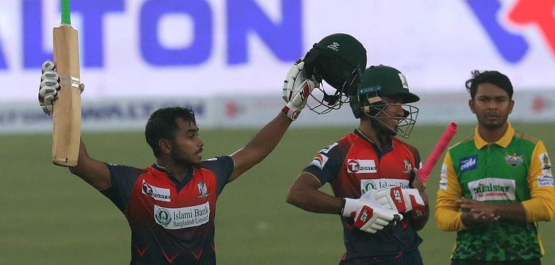 Fortune Barishal’s Parvez Hossain Emon celebrates his century off 42 balls, the fastest by a Bangladeshi batsman, against Minister Group Rajshahi in the Bangabandhu T20 Cup 2020 at Sher-e-Bangla National Cricket Stadium on 8 December 2020