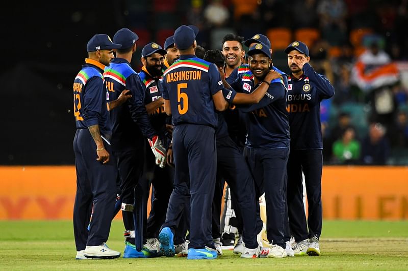 The Indian team celebrates the wicket of Glenn Maxwell of Australia during the first T20 cricket match between Australia and India at Manuka Oval in Canberra, Australia, 4 December, 2020