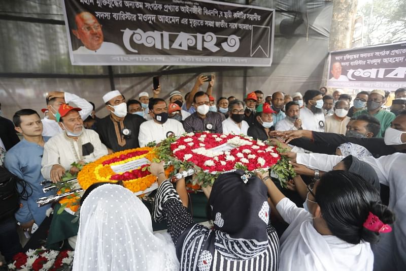 The body of Moudud Ahmed was brought to the Central Shaheed Minar around 9:00am