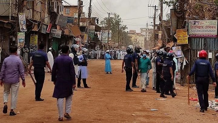 Clash between the students of Hathazari madrasa and police in Hathazari, Chattogram on 26 March 2021