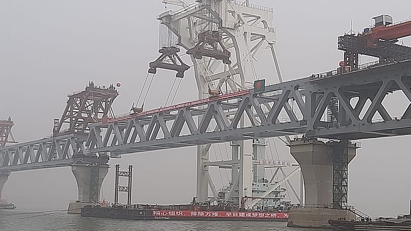 Installation work of the last span (41st) of Padma Bridge is underway at 10:49am on 10 December 2020