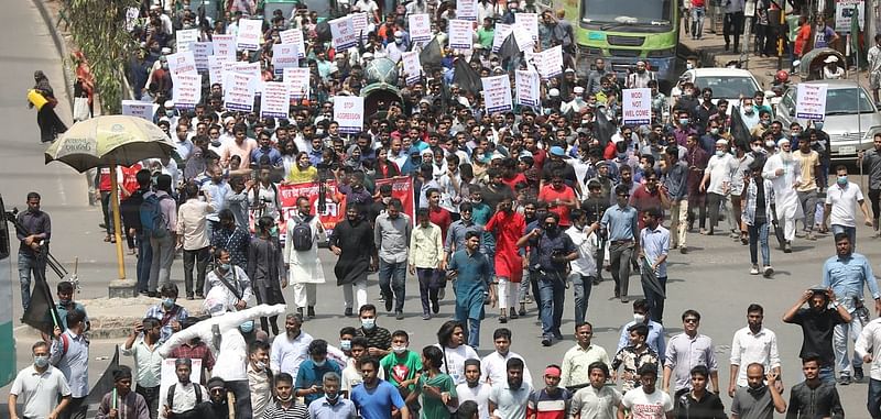 Jubo Odhikar Parishad brings out a procession in the city’s Motijheel area on Thursday