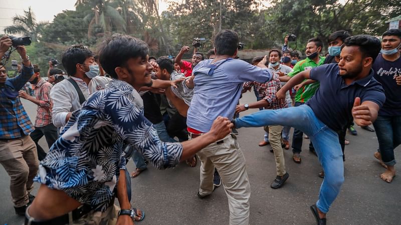 BCL leaders and activists attack an anti-Modi protest in Dhaka on 23 March 2021