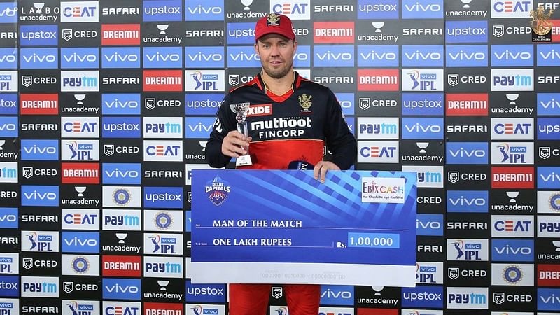 AB de Villiers poses for photo after winning the player of the match prize for his performance in the match against Delhi Capital at Narendra Modi Stadium, Ahmedabad on 27 April 2021