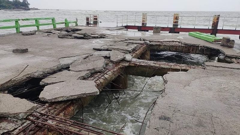 Unusual tides due to cyclone Yaas destroy Saint Martin’s jetty on 26 May 2021