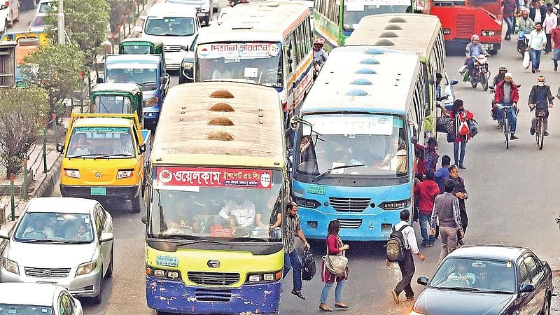 People try to board a bus in unruly manner in the capitals’ Farmgate.