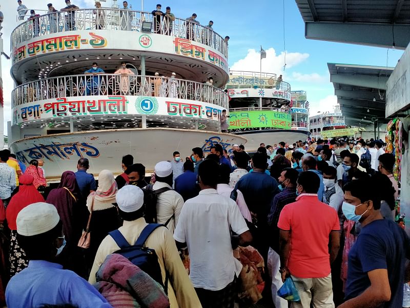 People bound for Dhaka try to board a launch in Patuakhali launch terminal on 22 July 2021, defying health rules amid Covid-19 outbreak as restrictions will come into force from 23 July following a week of relaxing during Eid-ul-Azha.