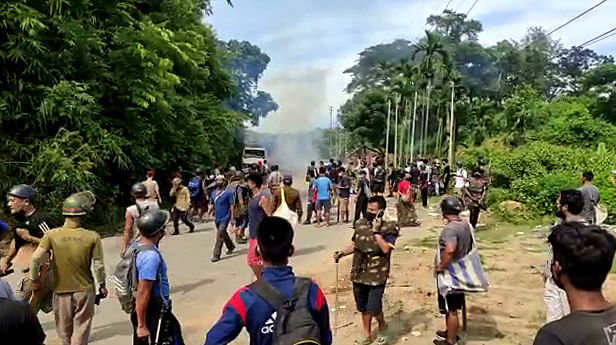 Clash broke out between Police and people at Assam-Mizoram border, on Monday