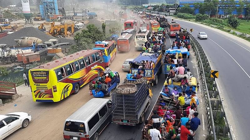 Extreme traffic congestion along the Dhaka-Tangail-Bangabandhu Bridge highway. Pouli area of Kalihati upazila on this highway Tuesday morning