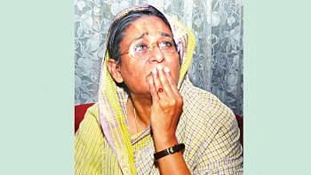 Sheikh Hasina, the day after the 21 August 2004 grenade attack