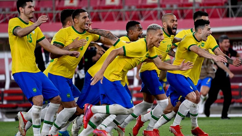 Brazil's players celebrate winning the Tokyo 2020 Olympic Games men's semi-final football match between Mexico and Brazil at Ibaraki Kashima Stadium in Kashima city, Ibaraki prefecture on 3 August 2021.