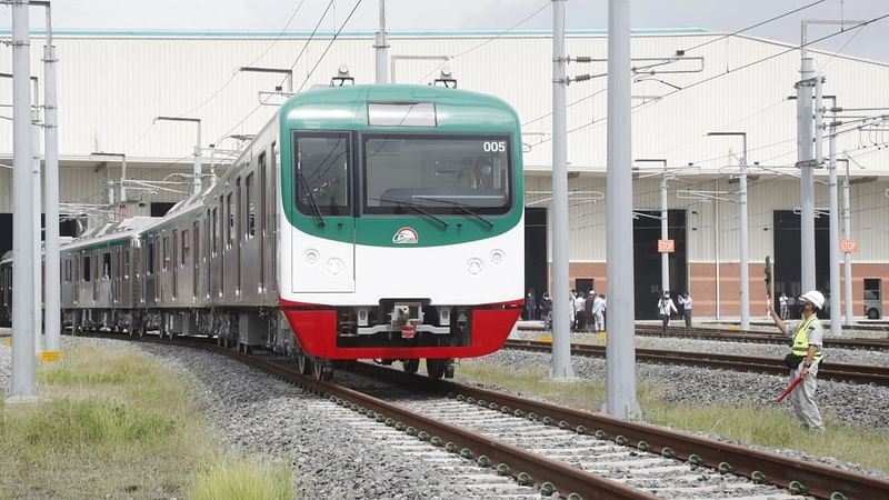 Metro rail completes a 'performance run' from Uttara depot to Pallabi, Mirpur, Dhaka on 29 August 2021