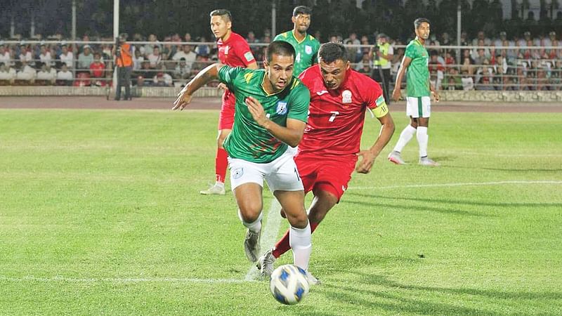 Bangladesh and Kyrgyzstan players vie for the ball at Dolen Omuzakov Stadium in Bishkek on 7 September 2021