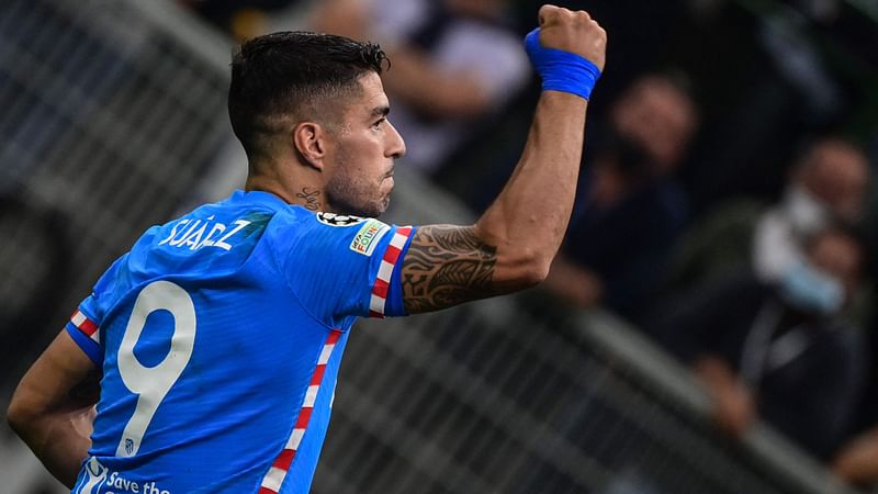 Atletico Madrid's Uruguayan forward Luis Suarez celebrates after scoring a penalty during the UEFA Champions League Group B football match between AC Milan and Atletico Madrid on 28 September, 2021 at the San Siro stadium in Milan