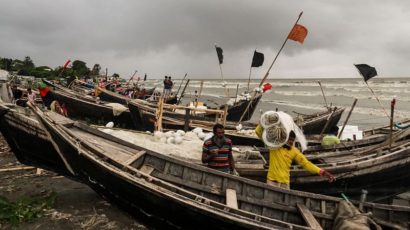 The maritime ports of Chattogram, Cox’s Bazar, Mongla and Payra in Bangladesh have been advised to hoist local cautionary signal no. 3