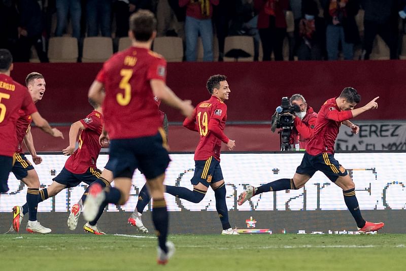 Spain's forward Alvaro Morata (R) celebrates after scoring a goal during the FIFA World Cup Qatar 2022 qualification group B football match between Spain and Sweden, at La Cartuja Stadium in Seville, on 14 November, 2021