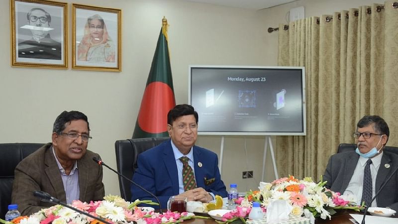 Agriculture minister Abdur Razzaq (L) and foreign minister AK Abdul Momen (C) co-chair an inter-ministerial meeting on taking lands lease in African countries for contract farming by Bangladeshi entrepreneurs at Foreign Service Academy on 23 November 2021