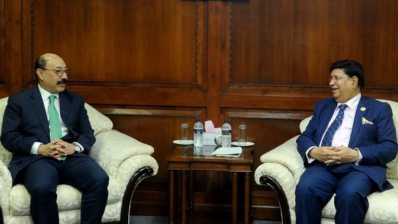 Visiting Indian foreign secretary Harsh Vardhan Shringla (L) calls on foreign minister AK Abdul Momen at the foreign ministry, Dhaka, on 7 December 2021