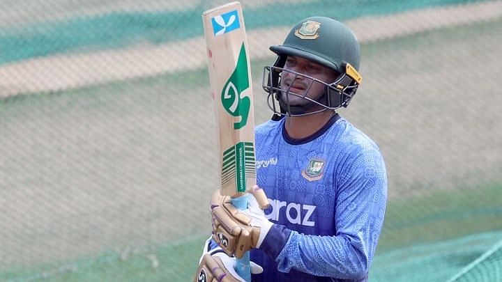 Shakib Al Hasan practices in Mirpur Sher-e-Bangla National Cricket Stadium on 2 December 2021