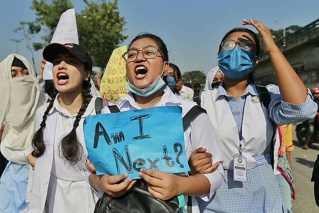 Students continue demonstrating for their 9-point demand. They have taken position on the streets in protest. Rampura Bridge area, Dhaka. 1 December