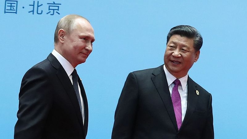 China's president Xi Jinping (R) and Russia's president Vladimir Putin smile during the welcoming ceremony on the final day of the Belt and Road Forum in Beijing on 27 April, 2019