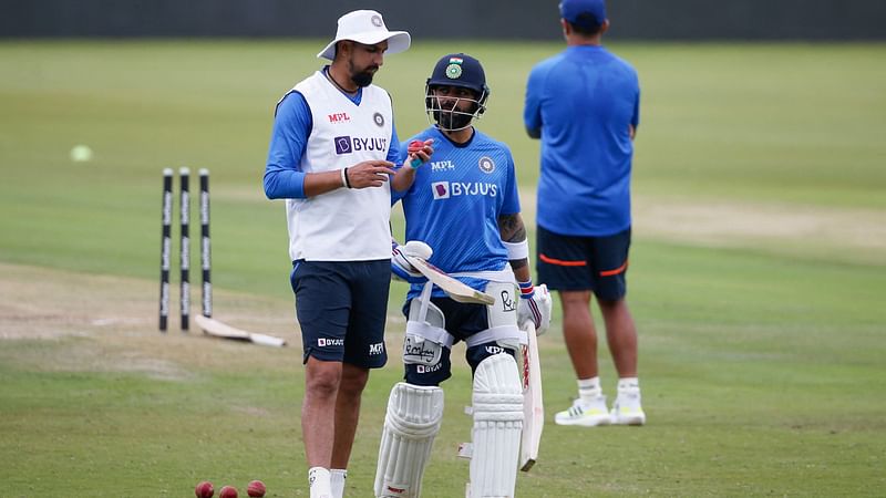 India's Ishant Sharma (L) talks with India's Virat Kohli (R) during training at SuperSport Park in Centurion on 21 December, 2021