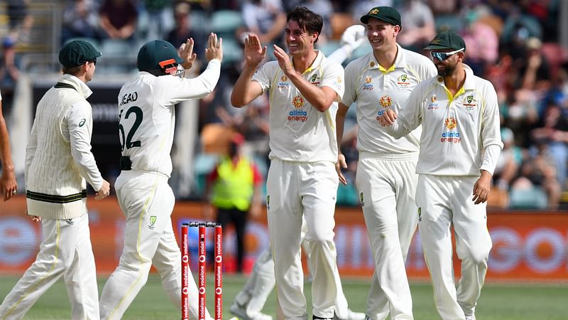 Australian bowler Pat Cummins (C) celebrates with teammates on the second day of the fifth Ashes cricket Test match in Hobart on 15 January, 2022