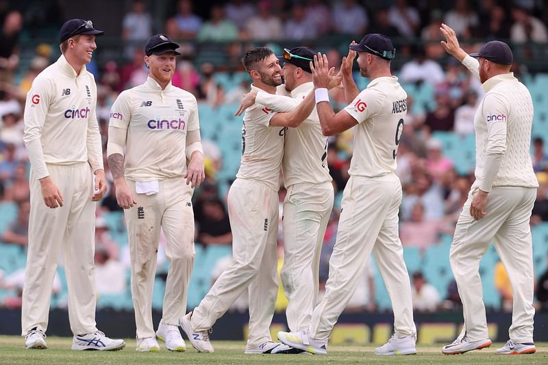 England's paceman Mark Wood (C) celebrates his wicket of Australia's batsman Marnus Labuschagne with teammates on day one of the fourth Ashes cricket Test match between Australia and England at the Sydney Cricket Ground (SCG) on 5 January 2022