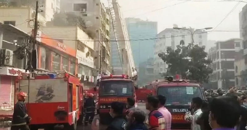 Fire breaks out at RS Tower in the Green Road area, Dhaka on 7 January 2022