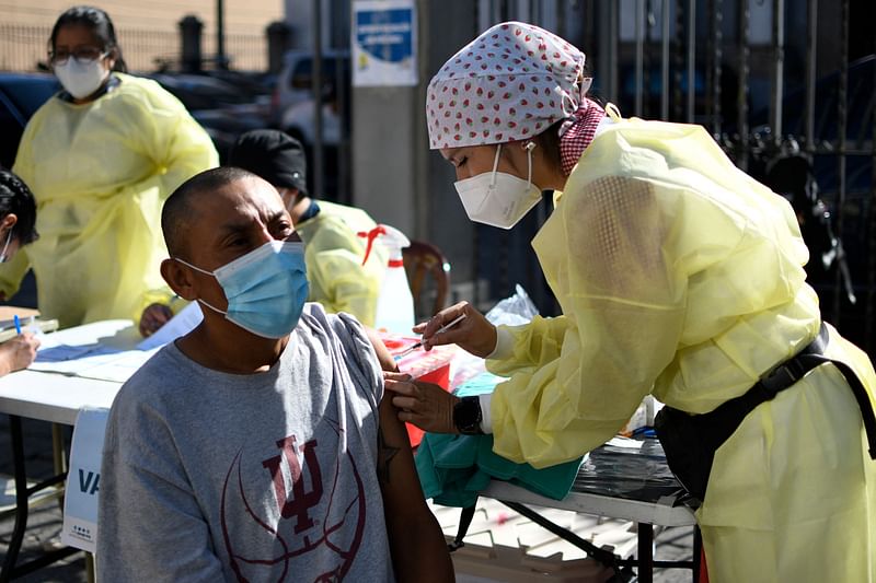 A man receives a dose of the Pfizer-BioNTech vaccine against COVID-19, at a vaccination center at Paseo de la Sexta, in Guatemala City, on 25 February, 2022