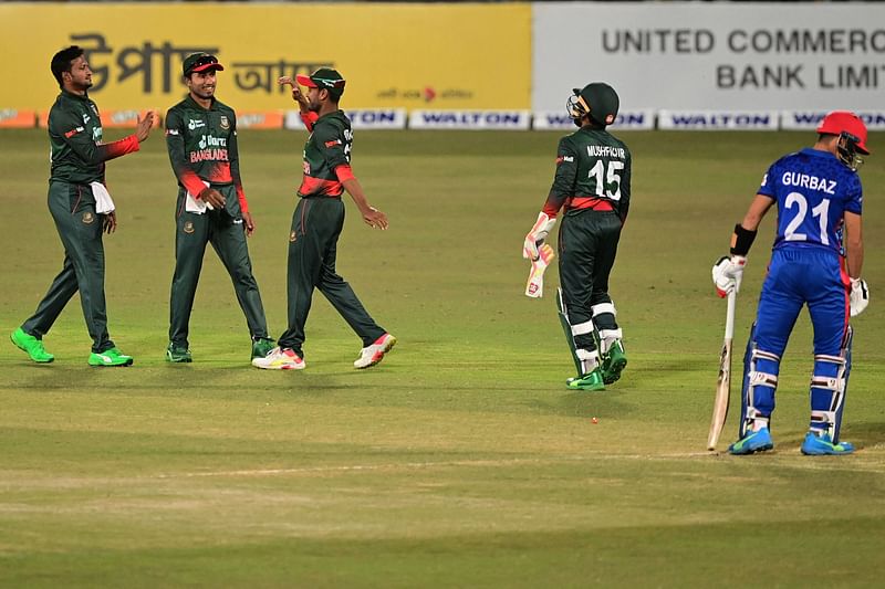 Bangladesh's players celebrates after the dismissal of Afghanistan's Rahmanullah Gurbaz (R) during the second one-day international (ODI) cricket match between Afghanistan and Bangladesh at the Zahur Ahmed Chowdhury Stadium in Chittagong on 25 February 2022