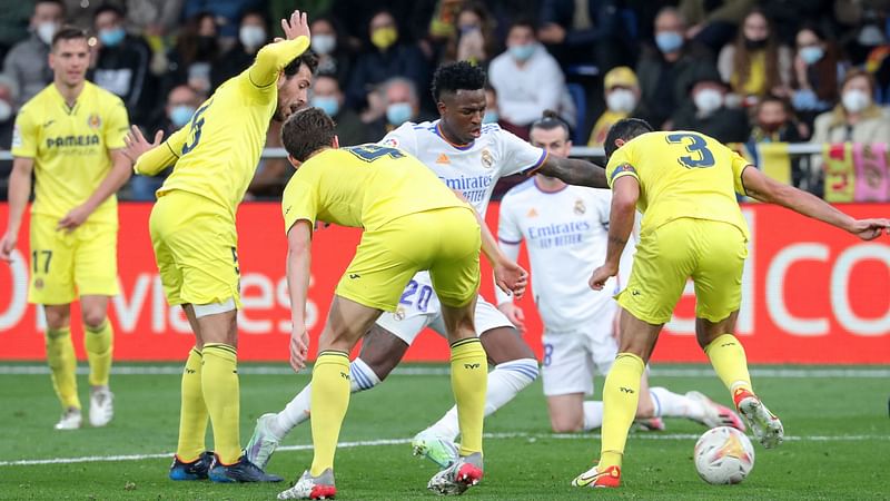 Real Madrid's Brazilian forward Vinicius Junior (C) vies with (LtoR) Villarreal's Spanish midfielder Daniel Parejo, Villarreal's Spanish defender Pau Torres and Villarreal's Spanish defender Raul Albiol during the Spanish league football match between Villarreal CF and Real Madrid CF at La Ceramica stadium in Vila-real on 12 February, 2022