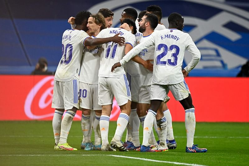 Real Madrid's players celebrate after scoring a goal during the Spanish league football match between Real Madrid CF and Deportivo Alaves at the Santiago Bernabeu stadium in Madrid on 19 February, 2022