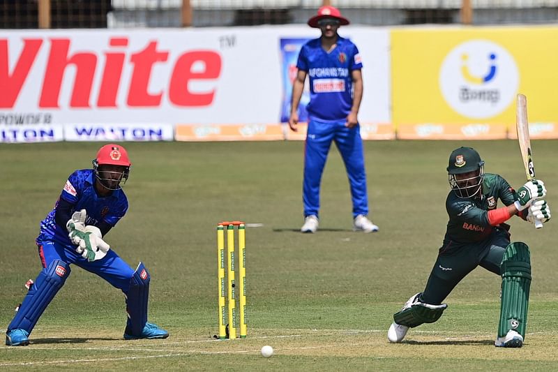 Bangladesh's Liton Das (R) plays a shot during the second one-day international (ODI) cricket match between Afghanistan and Bangladesh at the Zahur Ahmed Chowdhury Stadium in Chittagong on 25 February 2022