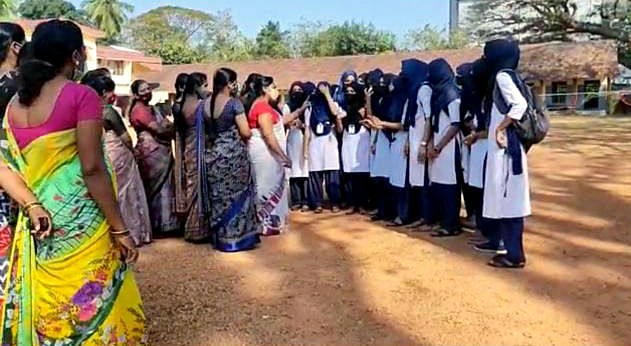 Students wearing hijab denied entry to Government PU College, in Karnataka's Kundapur on 4 February 2022