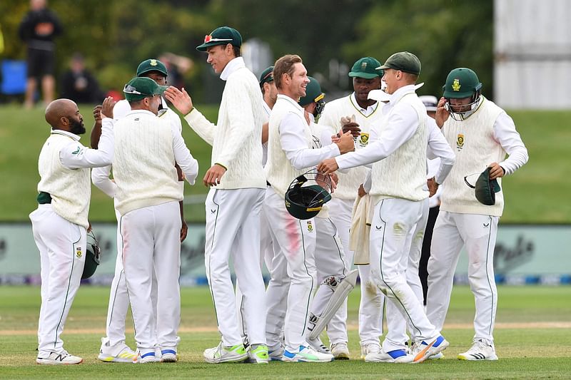 South Africa's players congratulate each other after winning the second cricket Test match against New Zealand at Hagley Oval in Christchurch on 1 March, 2022