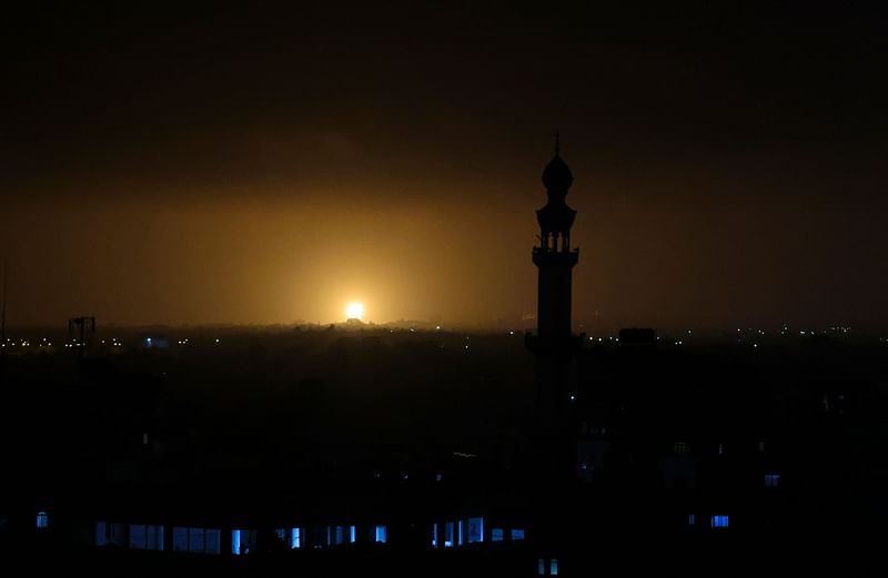 Flames and smoke rise during Israeli airstrikes in Rafah in the southern Gaza Strip, 19 April, 2022