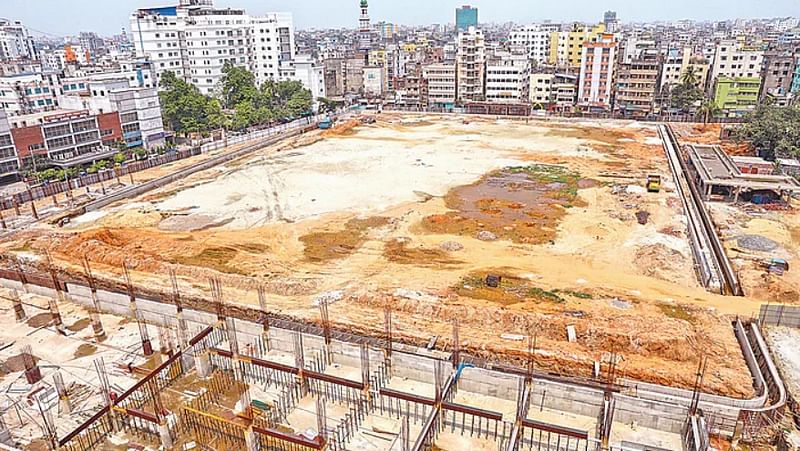 A market is being constructed on the Dhupkhola field in Old Dhaka