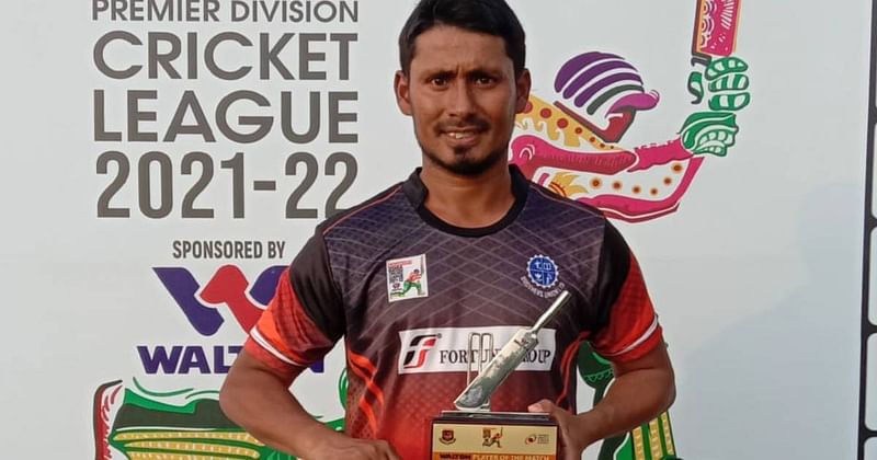 Mohammad Ashraful with the man of the match award for his brilliant 141* of 139 balls