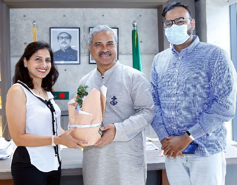 BGMEA president Faruque Hassan held a metting with Renu Mohindra, managing director of ‘Apparel Resources’, in Dhaka and Nitish Varshney, assistant editor (technical) of Apparel Online