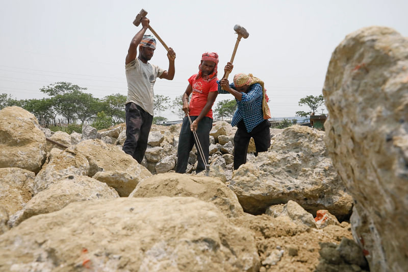 Workers crushing stones in Aminbazar area, Savar, Dhaka