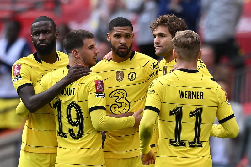 Chelsea's English midfielder Ruben Loftus-Cheek (C)celebrates with teammates after scoring his team first goal during the English FA Cup semi-final football match between Chelsea and Crystal Palace at Wembley Stadium in north west London on 17 April, 2022