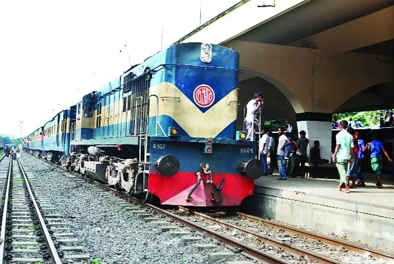 A train at Kamalapur Railway Station, Dhaka